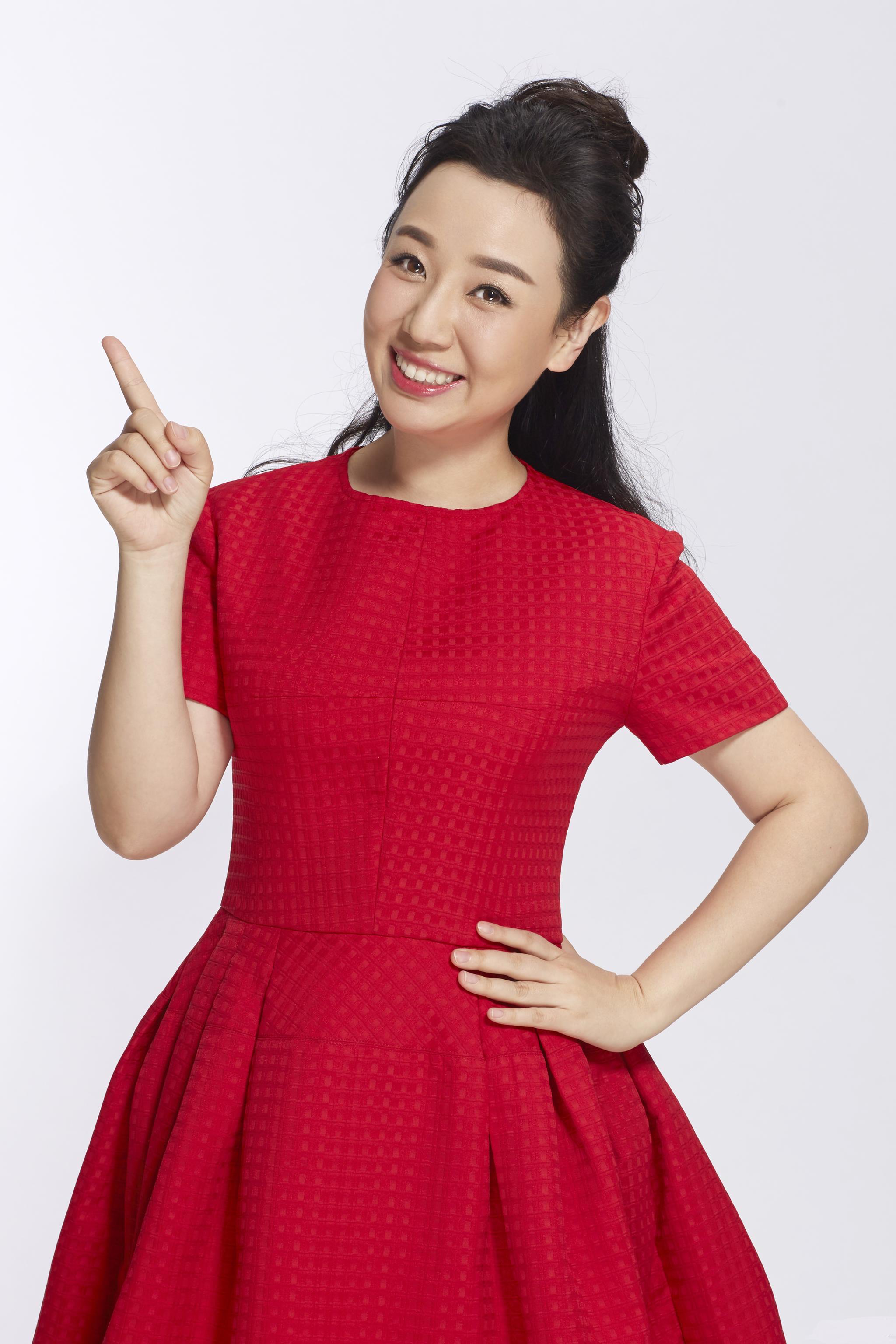 她11岁出演喜剧火了,给儿女取名字笑死人,35岁美得有福气!