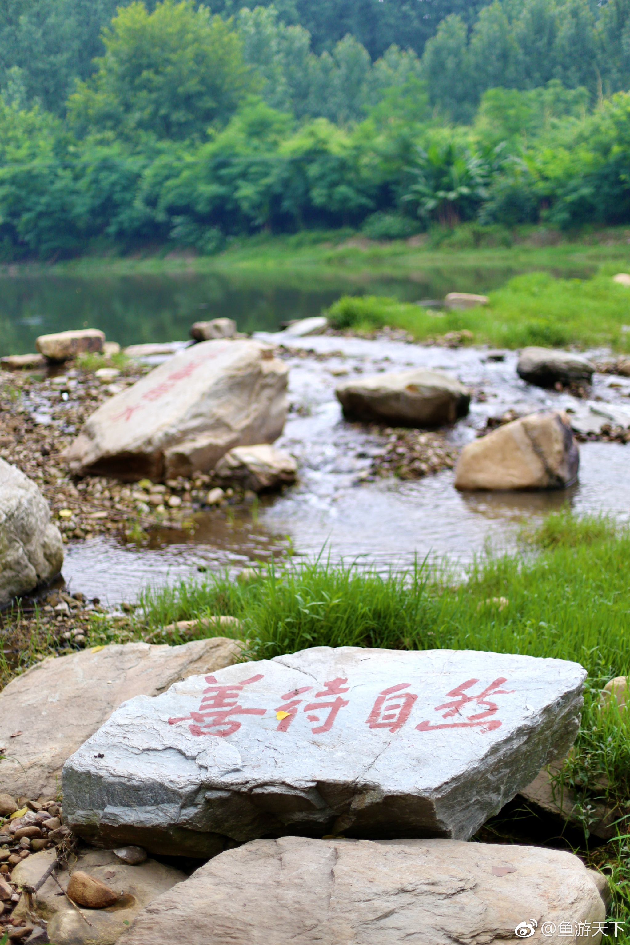 甲板洞峡谷景区位于襄阳谷城县的堰河村