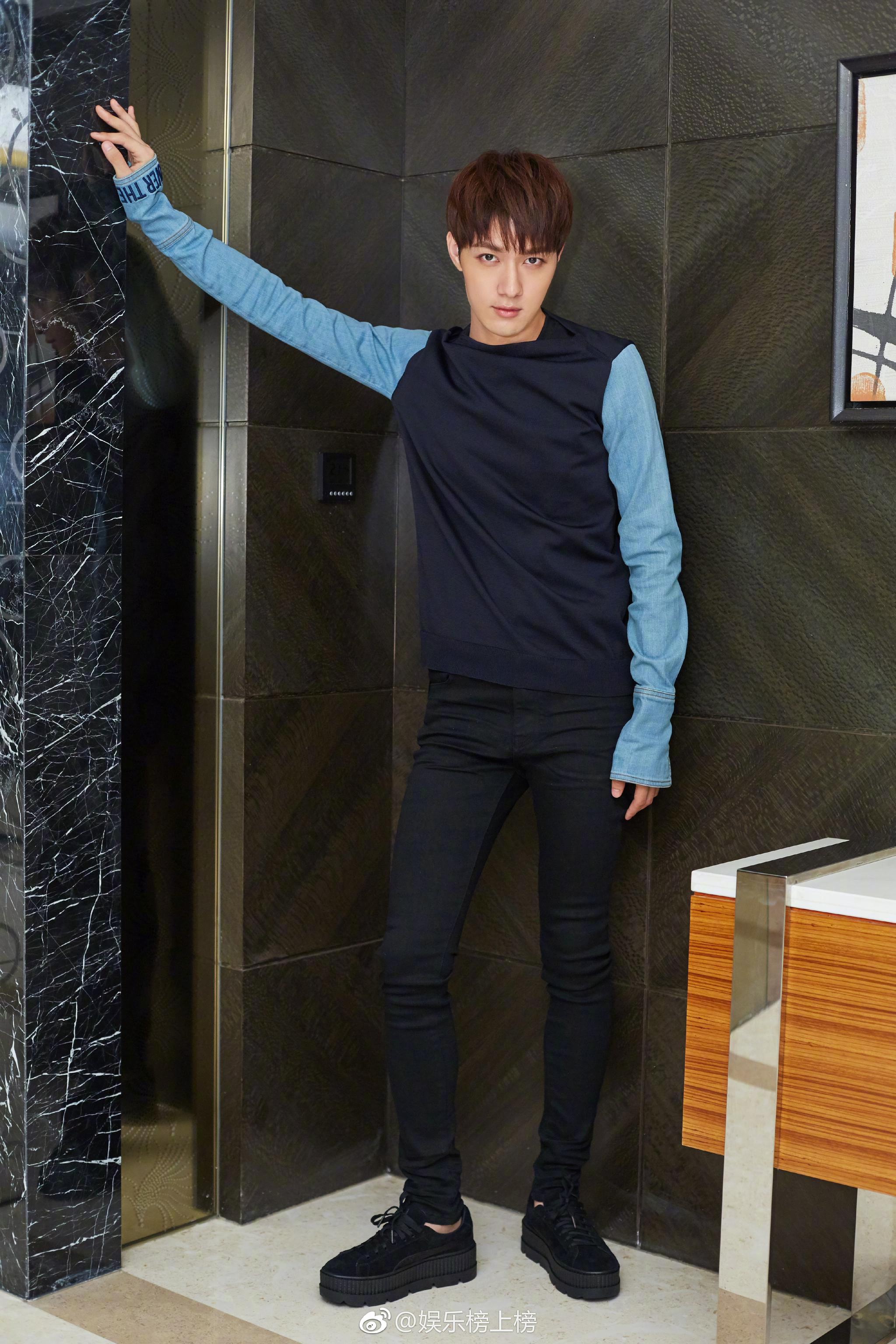 长腿欧巴@陈子由run现身,模特出身的他拥有着完美的身材比例