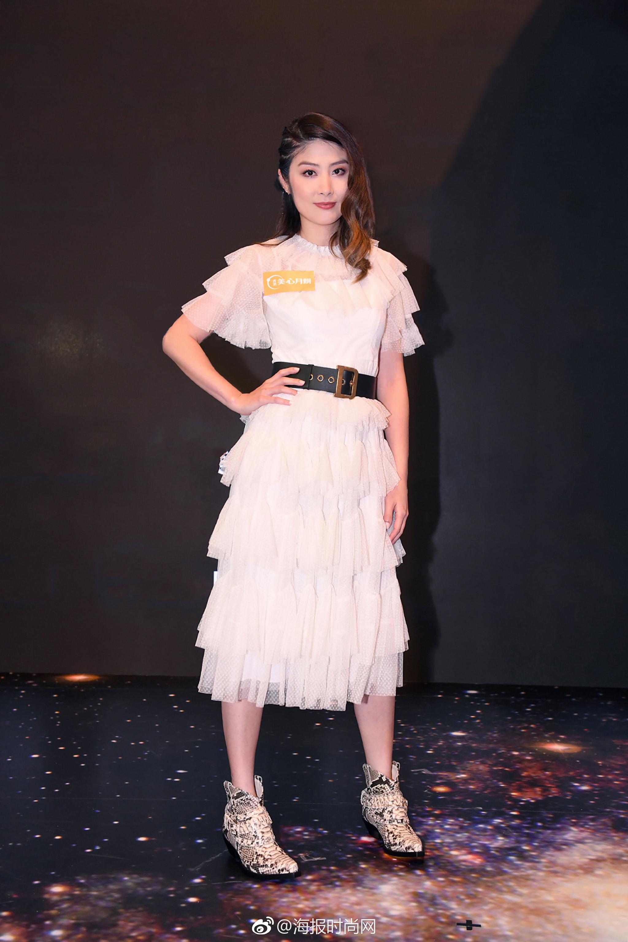 陈慧琳-kellychen 身穿needle & thread白色蕾丝长裙搭配zimmermann