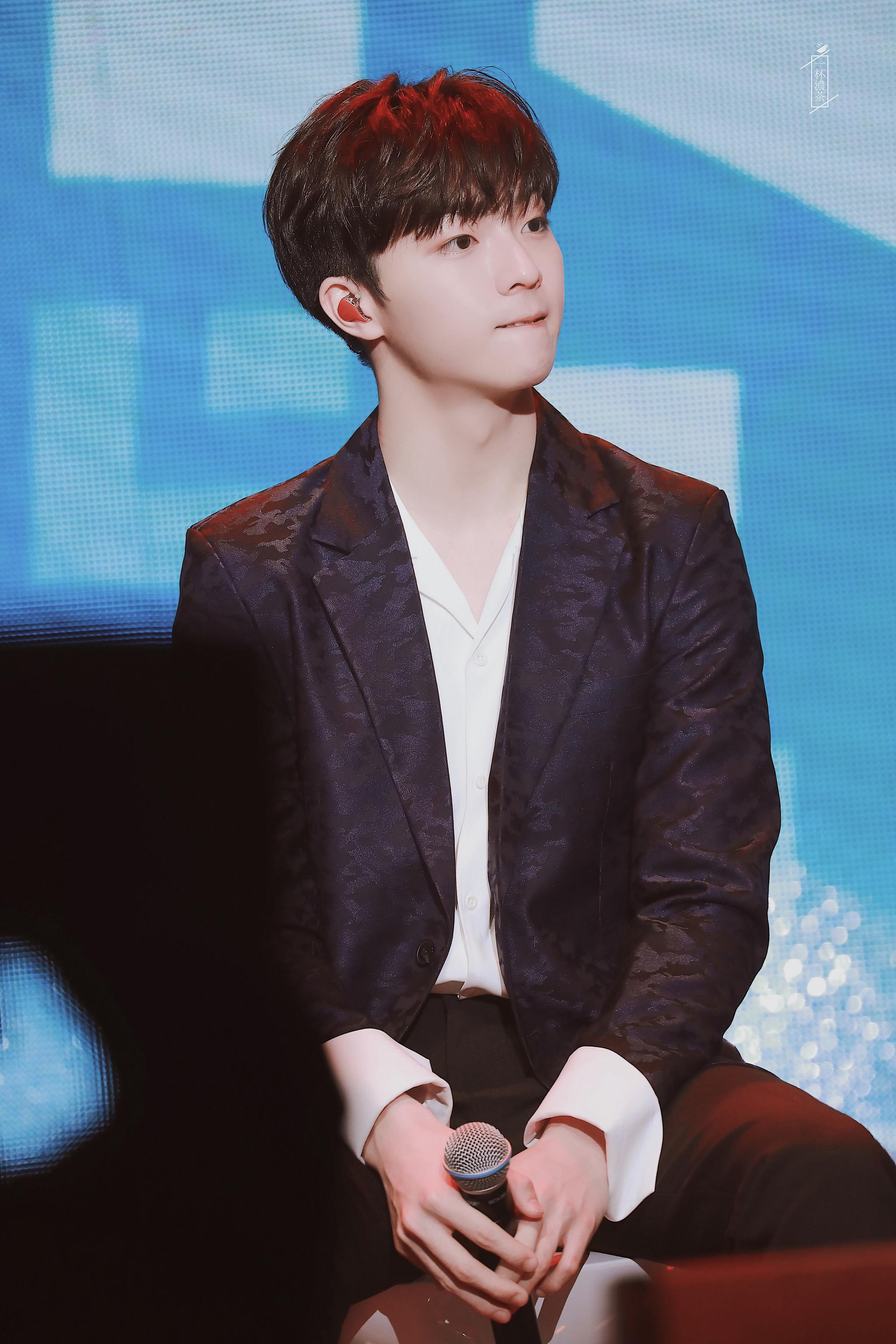 npc首张专辑深圳分享会 陈立农饭拍图~今日份一身