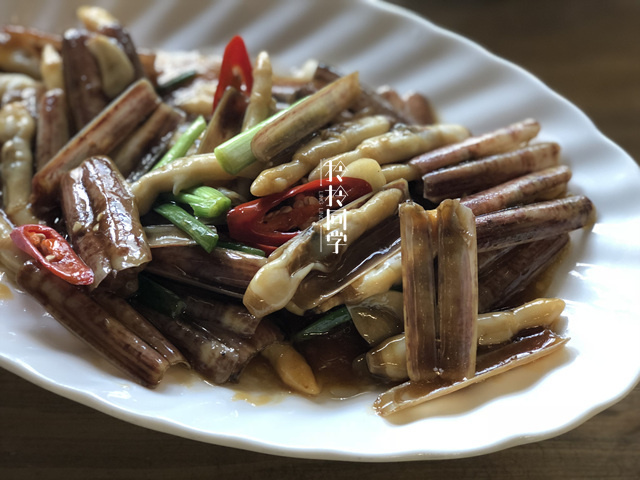 在这家餐厅我就想点十盘凉拌沙虫