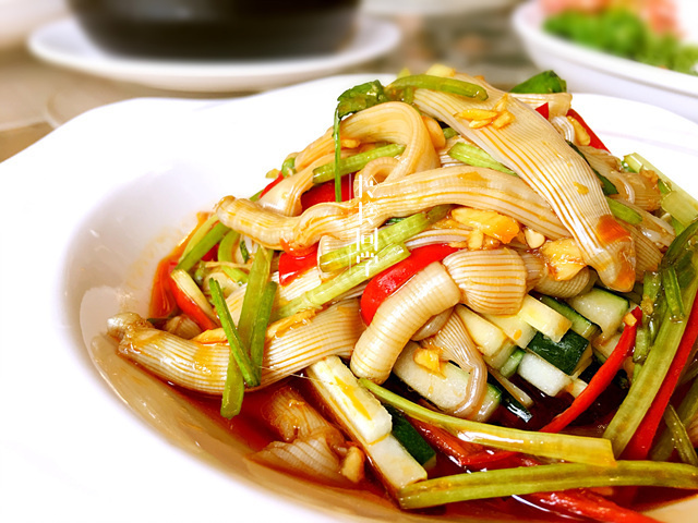 在这家餐厅我就想点十盘凉拌沙虫