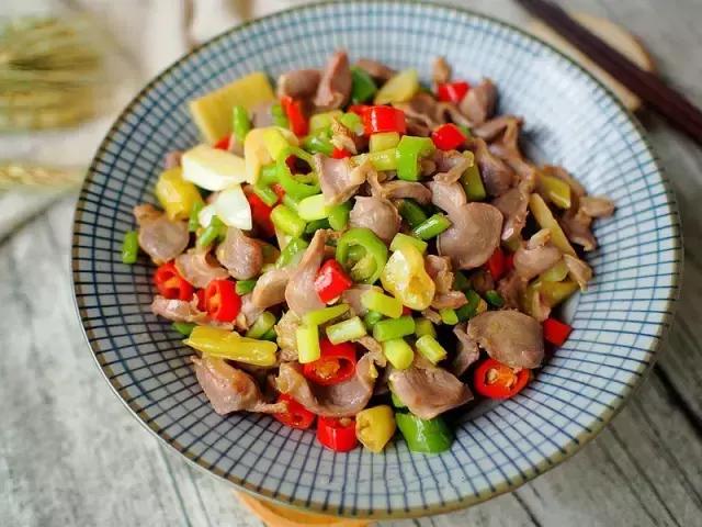 酸辣鸡杂的做法,家常菜必备!