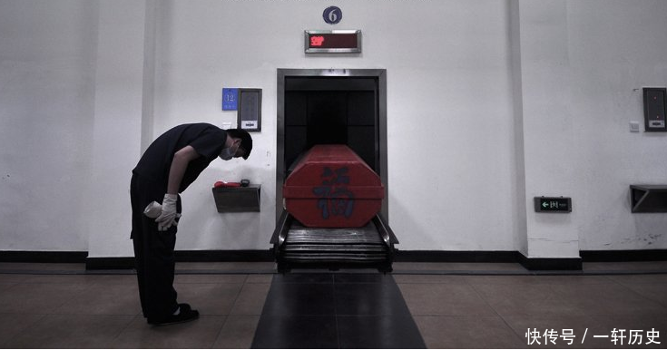 火葬场门前一上联:早来晚来早晚都来 下联虽绝但有点渗人