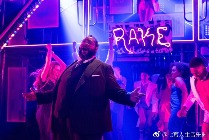 由音乐剧《摇滚芭比》(hedwig and the angry inch)的词曲作者