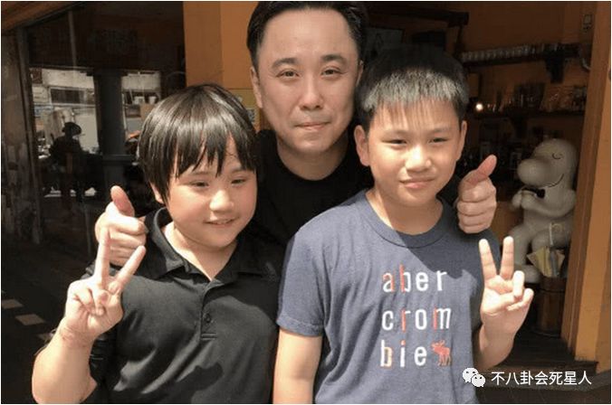 一共生了三个儿子,取名为:小小彬,迷你彬,萌萌彬.