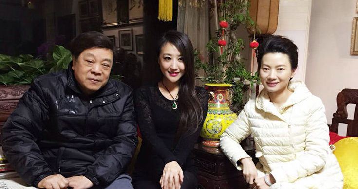 央视著名主持人,与妻子相守半个世纪,现75岁三世同堂很幸福