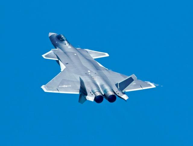 歼20换装国产航发尾部15颗锯齿清晰可见已停止从俄进口