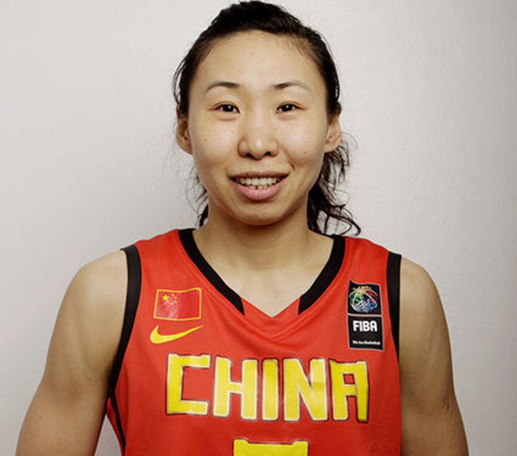 苗立杰9岁的时候就进入了哈尔滨青年队,1992年苗立杰开始从事专业的