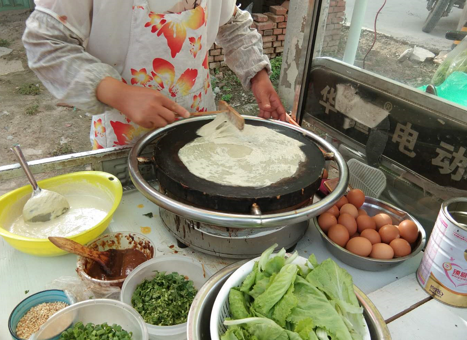 农村煎饼果子的制作过程你们见过吗