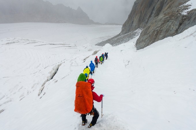 四川甘孜雀儿山,开启国内最热门的6000级技术型雪山攀登