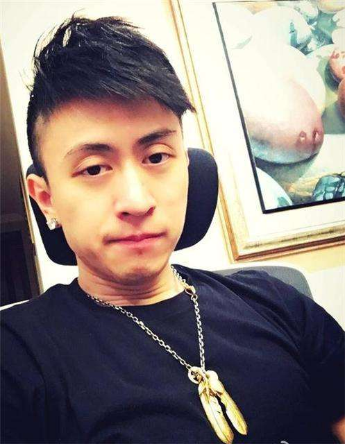 秦奋微博奔驰车抽奖活动,兄弟你违法了知道吗?