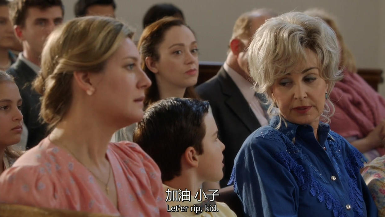 本季让人感动的一个故事情节是在谢尔顿的母亲因为质疑自己一直所坚信