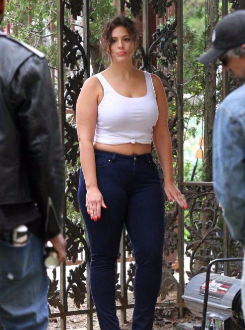 谁说胖就不能美了超模ashleygraham分分钟展示什么叫丰腴