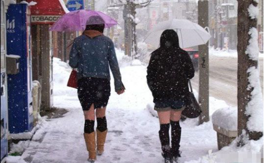 天气会更加寒冷,但是从来没听外国的朋友说冬天要穿秋裤