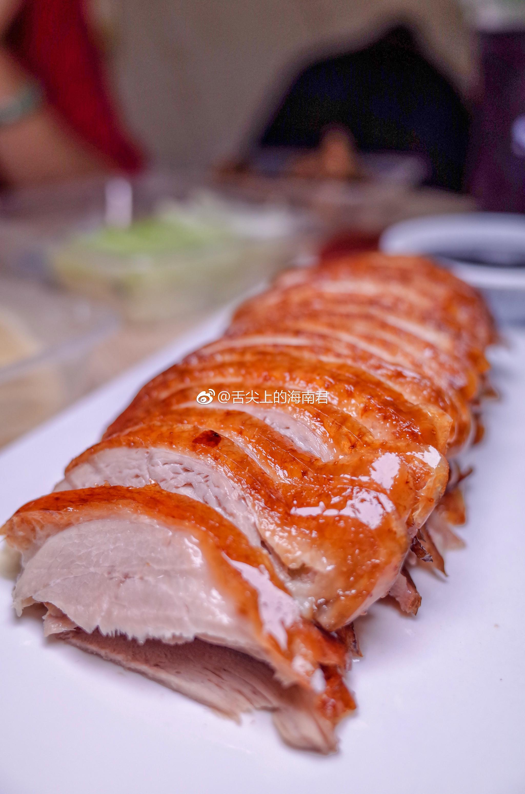 烤鸭就要卷着吃,片皮鸭皮脆肉嫩