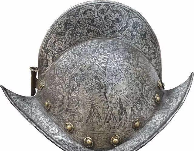 1617世纪欧洲贵族最爱的装备极尽奢华的鸡冠形高顶盔