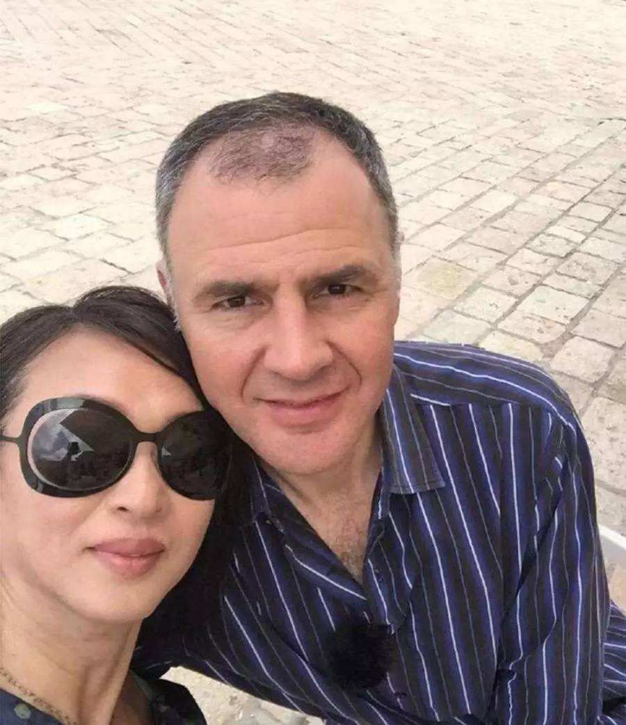 最美新娘金星和老伴汉斯意大利复婚,一脸幸福,网友:修成正果!
