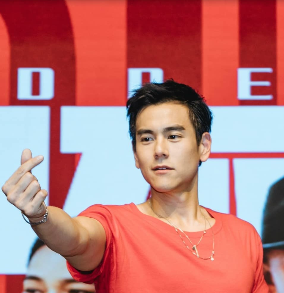 花式比心好萌好可爱,笔芯哥哥彭于晏解一下