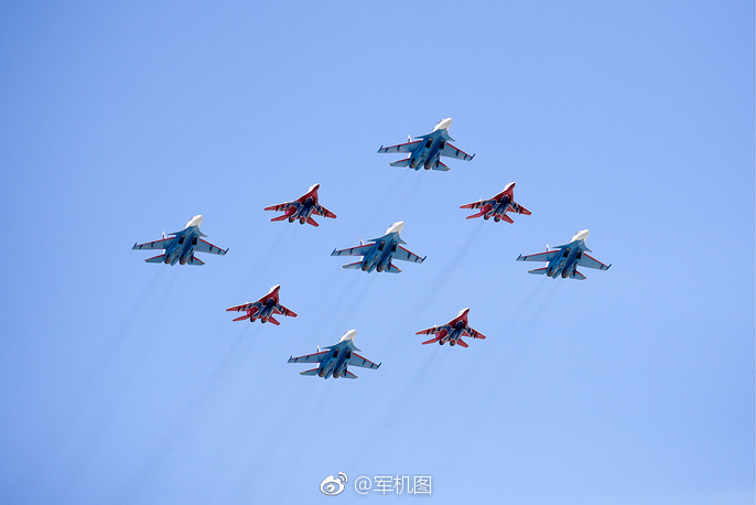 莫斯科红场阅兵式上的俄空天军空中梯队(图片:塔斯社)