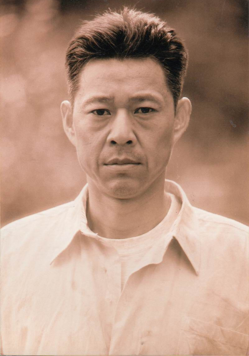 剧中男主人公姜大牙(张丰毅饰演)从一个流氓无产者转变成一个真正意义