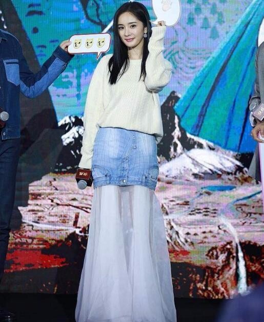 牛仔裙怎么穿:杨幂倒穿林志玲反穿,佟丽娅贾静