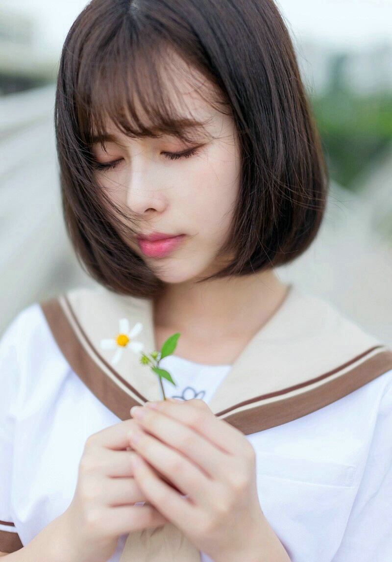 校服甜美短发姑娘清新秀发随风飘扬写真集