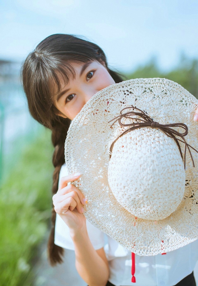 麻花辫清纯少女西瓜解暑可爱卖萌写真集 @微相册 @微博摄影