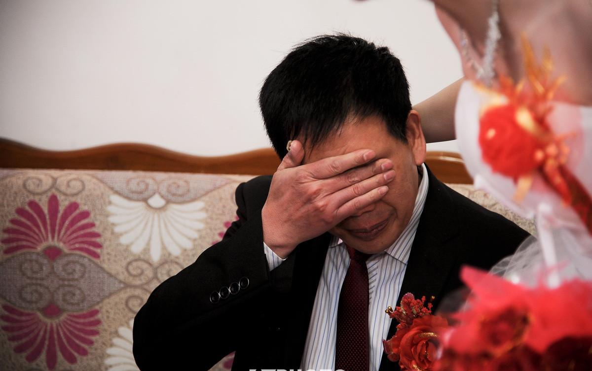女儿结婚了, 他们却哭了, 画面好感动!