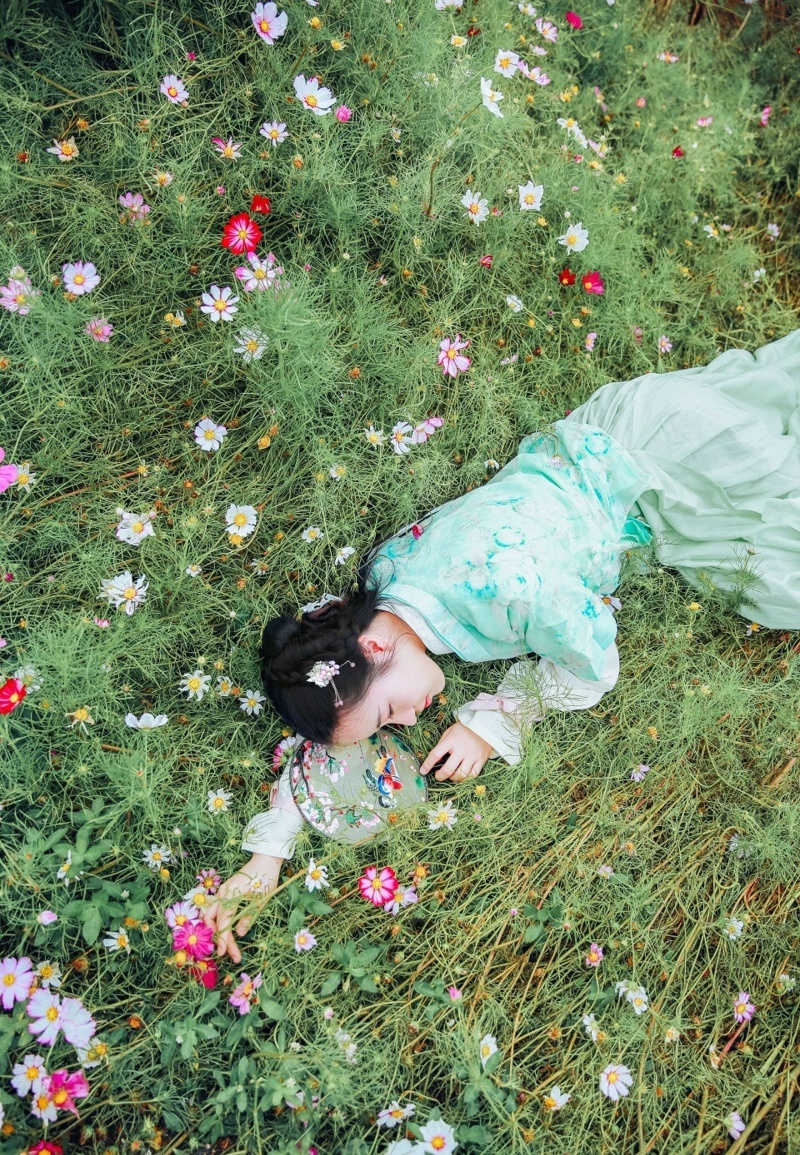 花海中的汉服姑娘清爽怡人写真集 @微相册 @微博摄影