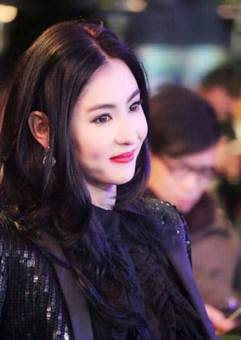 张柏芝近照流出网友感叹好美烈焰红唇抢眼