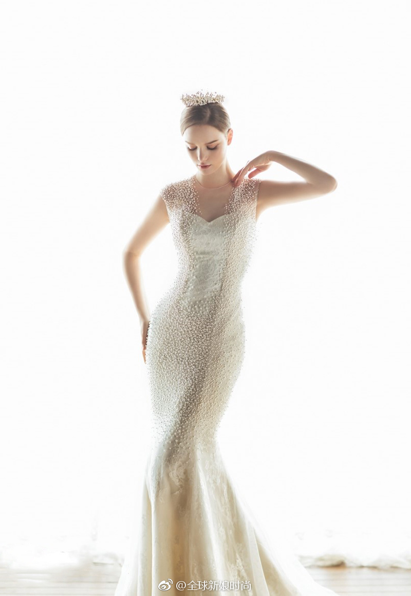 优雅与性感的结合! 18件时尚女王的合身婚纱!