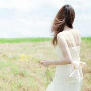 帅哥被美女踢中要害,看病期间医生拿出香蕉的