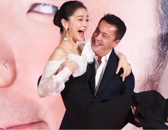 盘点女星被公主抱的精彩表情,刘涛花容失色,杨颖失声尖叫