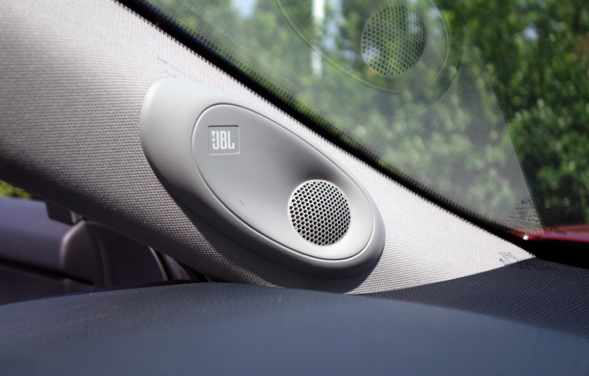 凯美瑞顶配搭载的jbl音响