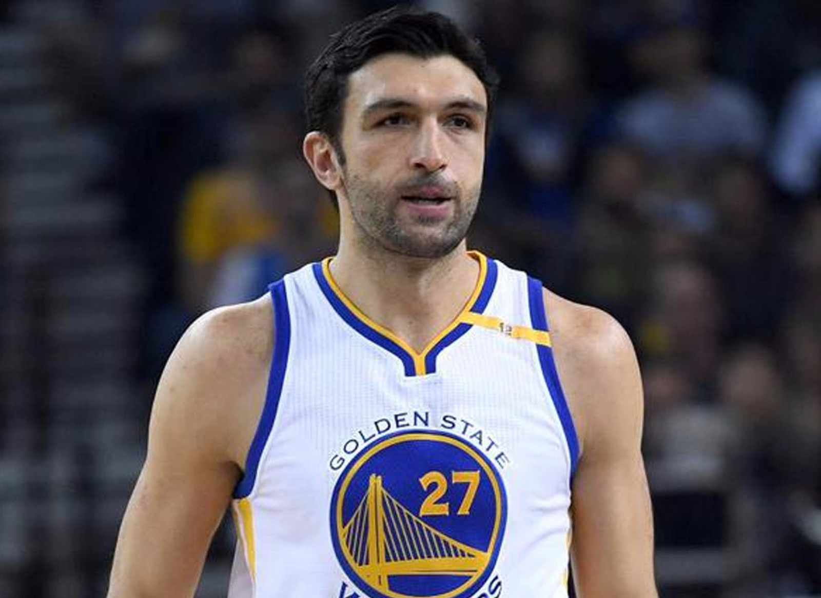 输球又输人勇士派出帕楚里亚试图垫脚哈登庆幸哈登逃过一劫