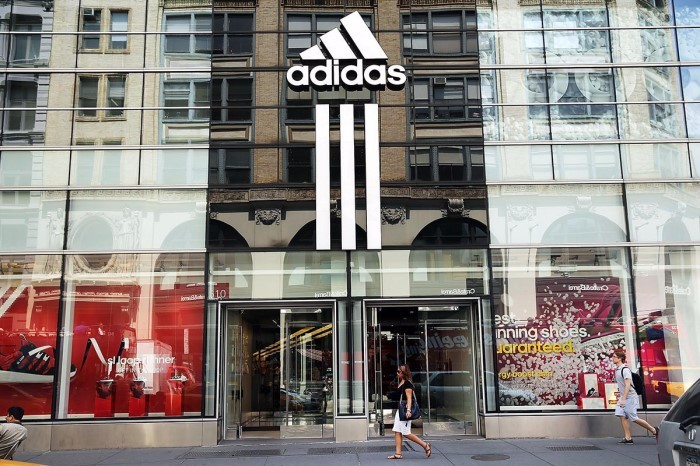 关闭线下门店阿迪达斯加速数字化转型