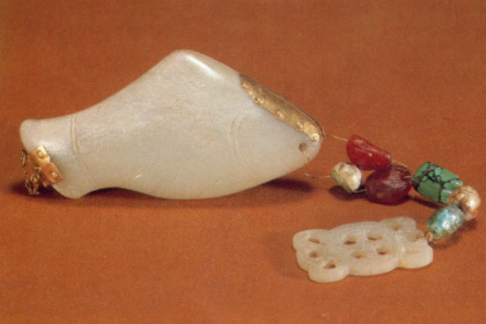 辽代陈国公主墓出土的玉佩,和电视剧上辽代公主带的差不多