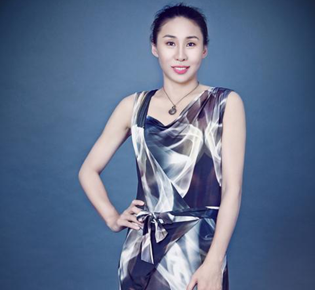 苗立杰出生于黑龙江省哈尔滨市宾县,她可以说是一个女篮黑马,小时候