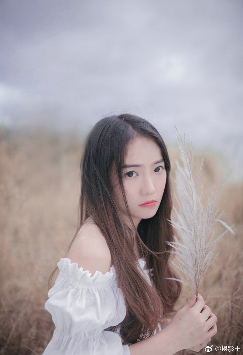 湿地公园内的白裙长发飘飘女神养眼写真集