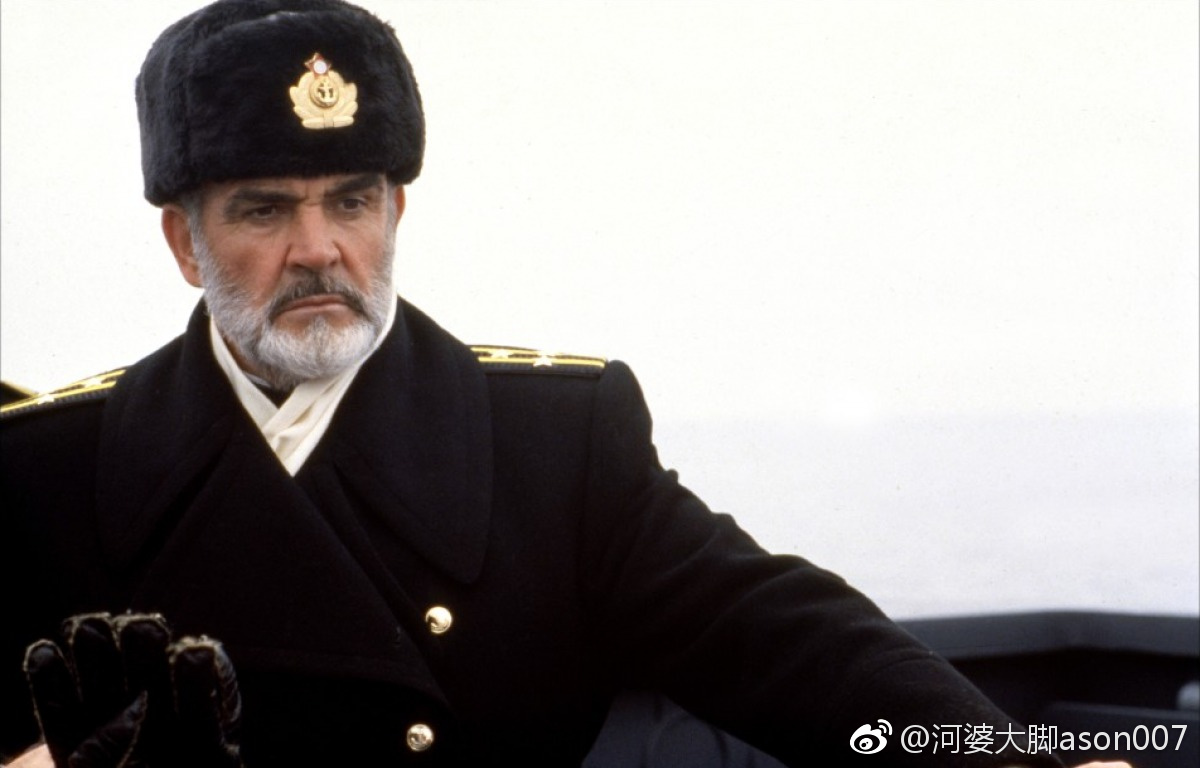 出生于1930年8月25日的肖恩. 康纳利,16岁时进入英国皇家海军服役