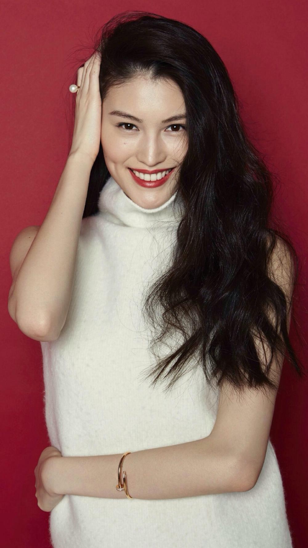 14年前, 她站在李咏旁边砸金蛋, 现在的她甩名嘴几条街!