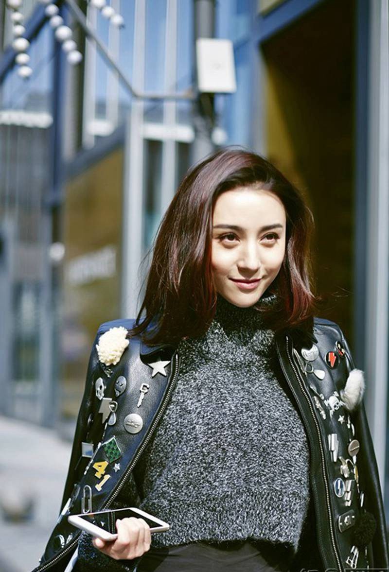 美图分享:清新气质大眼美女周庭伊,高清街拍图集|周庭伊|大眼|街拍_新浪新闻