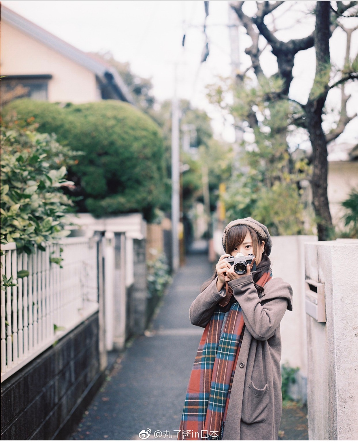 一位超会拍照的日本小姐姐,樱花顿时有了文艺气息