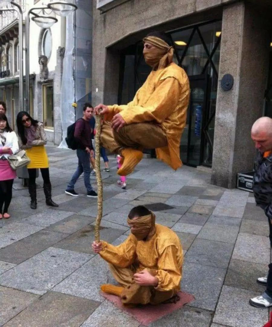 "揭秘"印度街头"神奇"的人体悬浮术,看完之后你也可以表演!