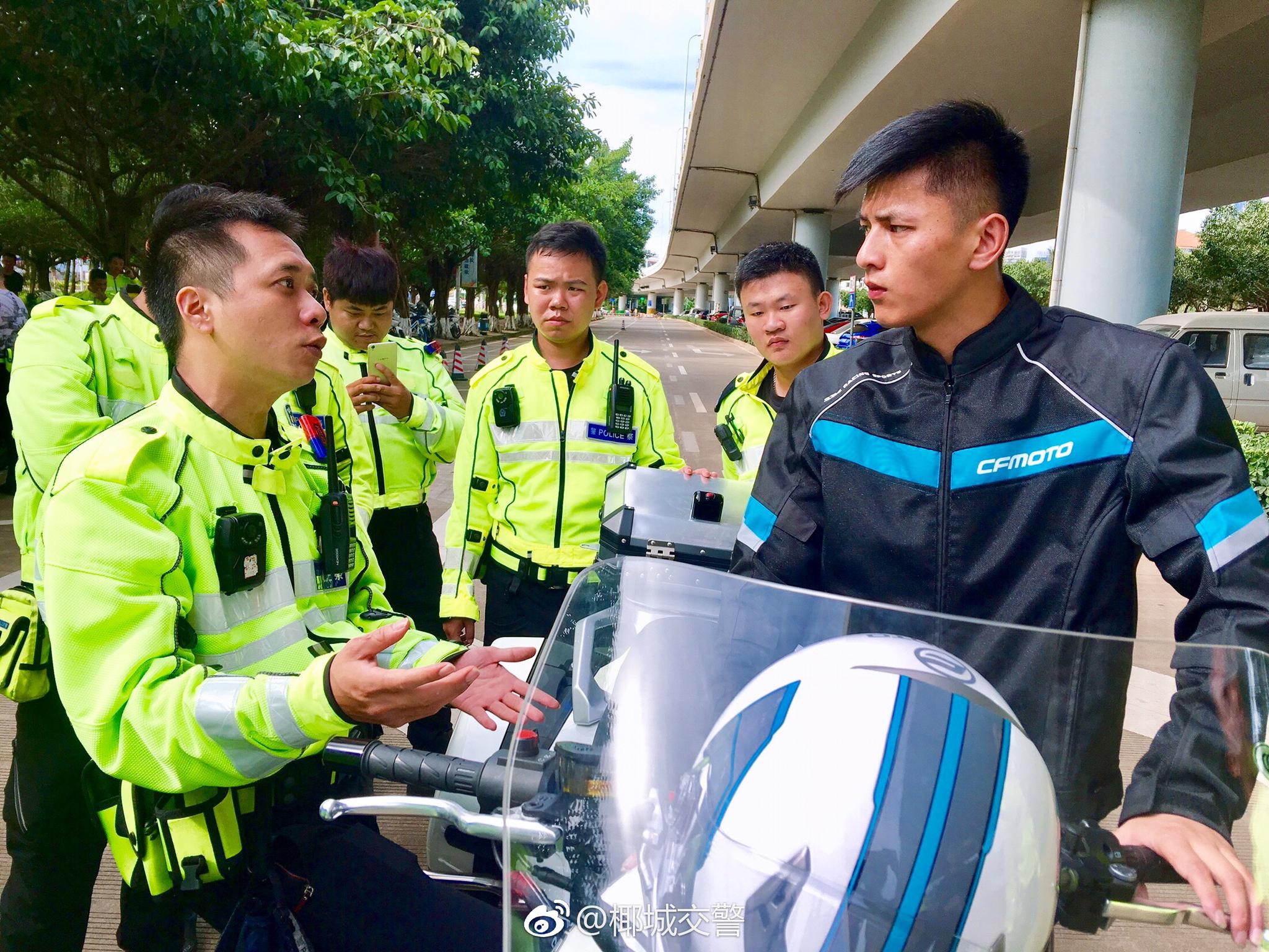 海口公安交警组织铁骑队员开展警摩驾驶技能专项培训特约记者陈世清