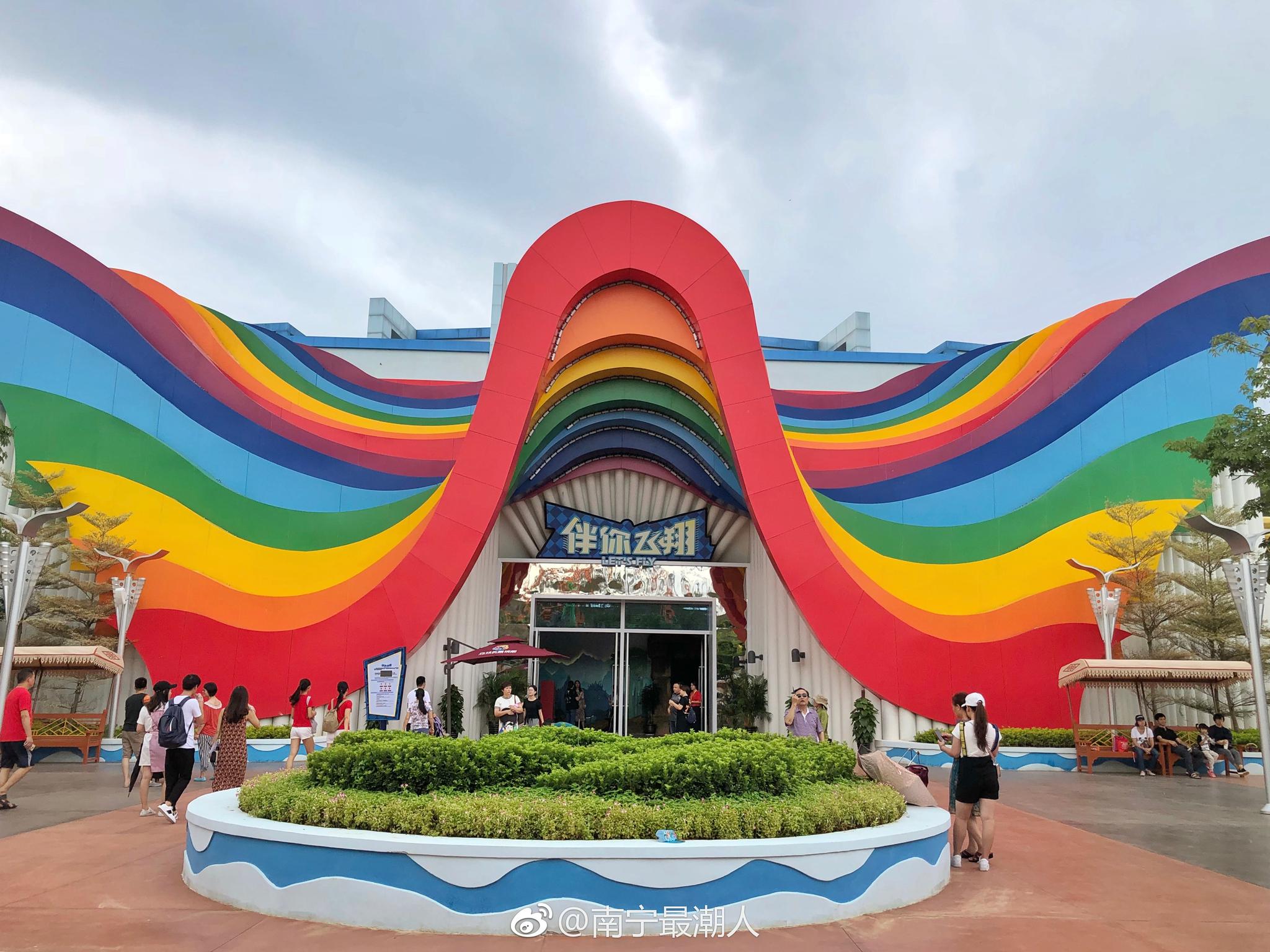 一生难得有一次真正的飞翔,今天在方特悬挂式球幕剧场"伴你飞翔"中