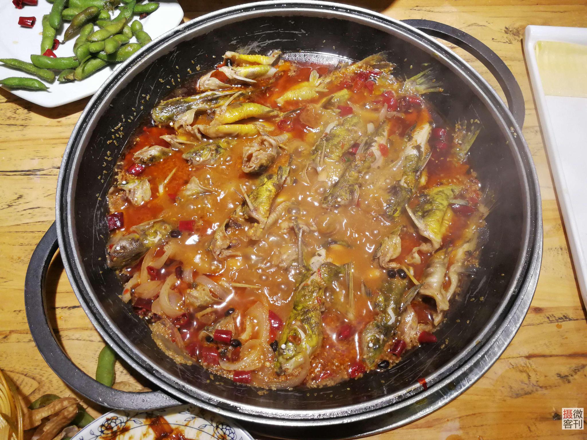 郑州这家浪漫餐厅居然做出农家味 很多人奔着这种鱼来吃