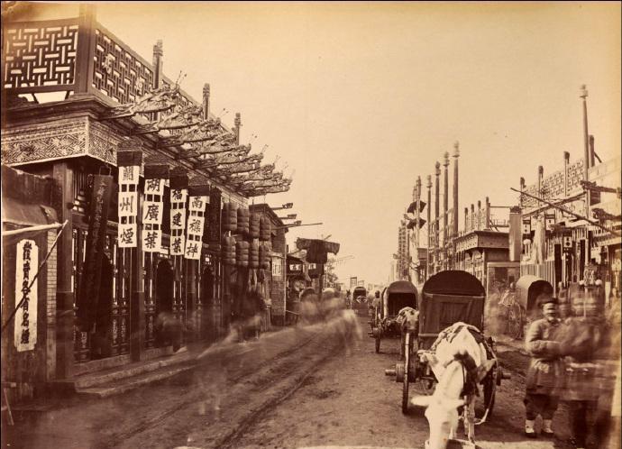 1879年北京老照片: 道路坑窪, 御河就是小水溝!